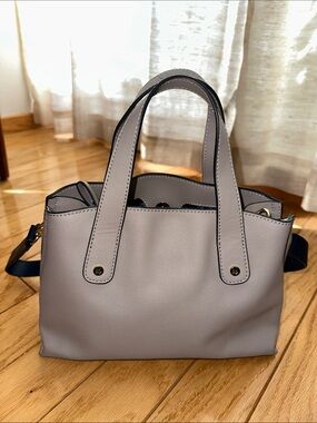 Minimalist Light Gray Shoulder Tote Bag with Contrast Strap